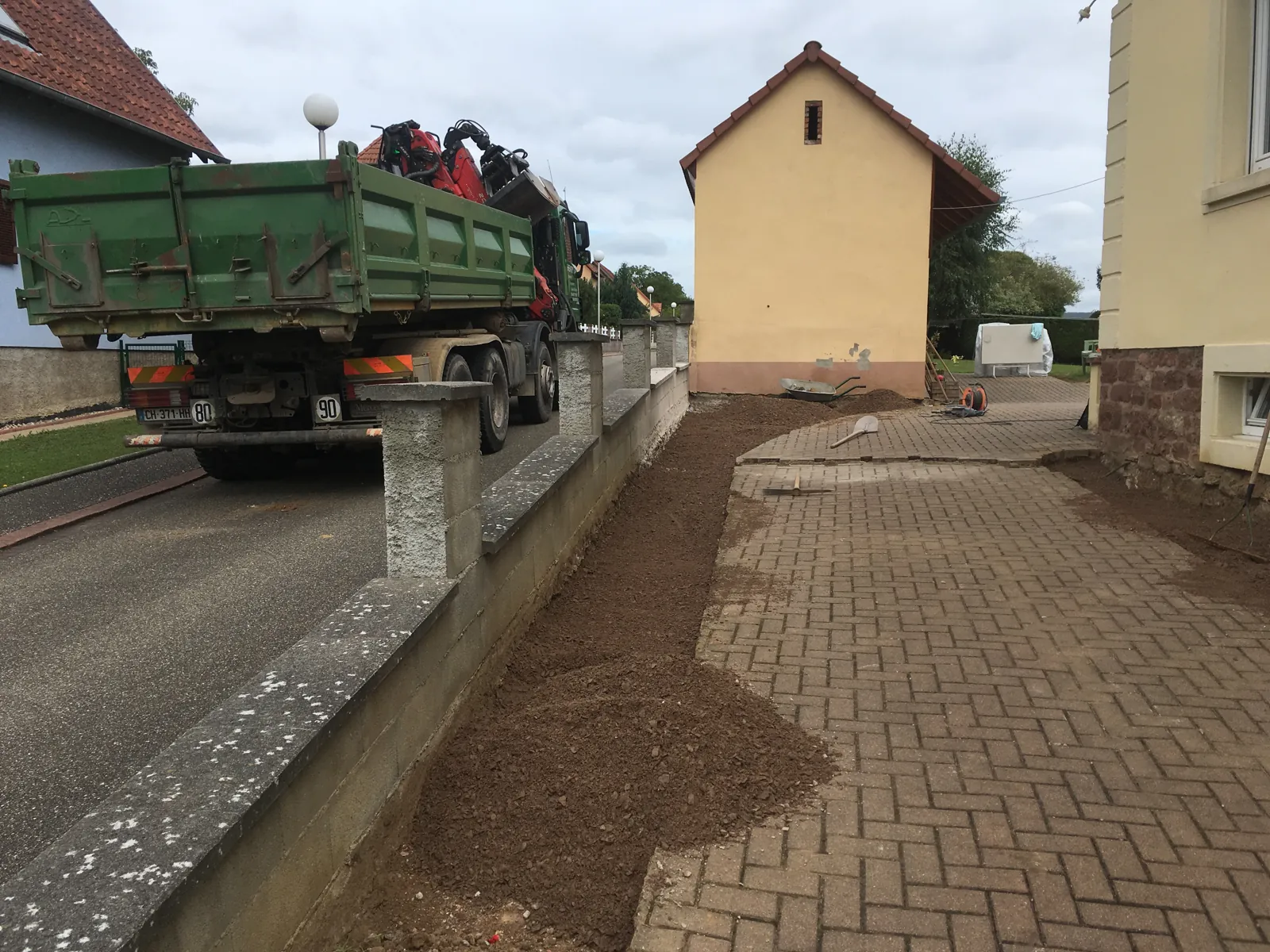 Le pavage en cours de réalisation — Still